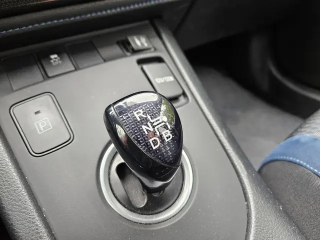 Toyota Auris 1.8 Hybrid Executive 2015 Hybride Benzine 25