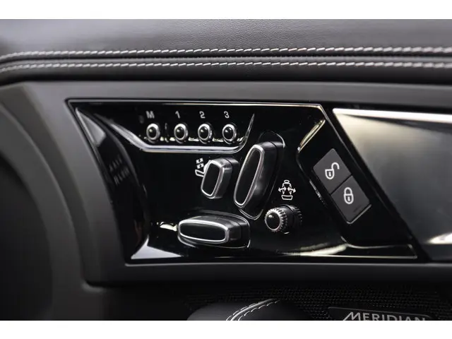 Jaguar F-Type 5.0 V8 SVR Coupé AWD 2016 Benzine 28