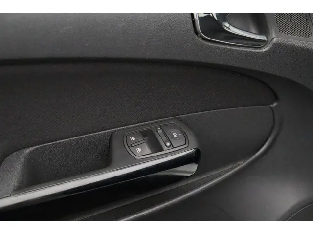 Opel Corsa 1.4-16V Design Edition 2013 Benzine 6