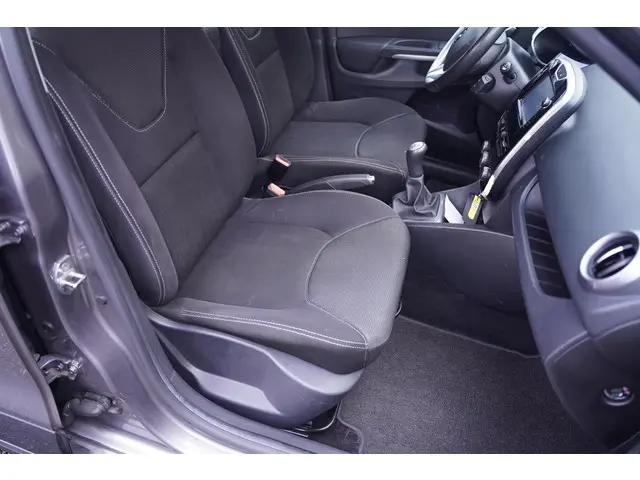 Renault Clio Estate 0.9 TCe Night&Day 2015 Benzine 30