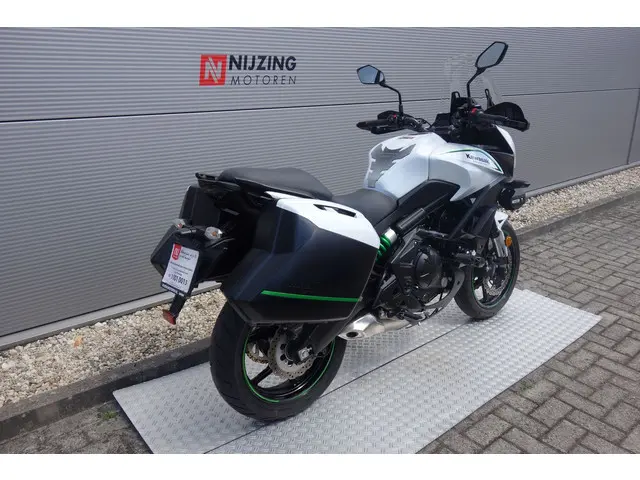 Kawasaki Versys 650 GRAND TOURER 2018 Benzine 3
