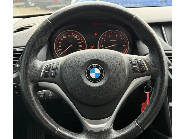 BMW X1 sDrive20i Executive 2015 Benzine 12