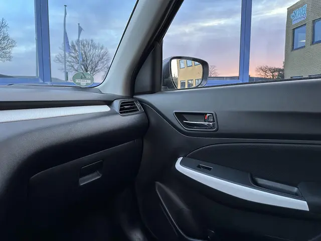 Suzuki Swift 1.2 SPORT Smart Hybrid 2020 Benzine 33