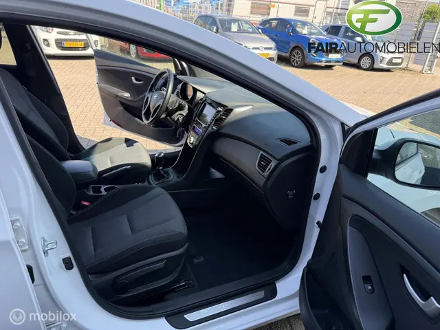 Hyundai i30 1.6 GDi GO! 2016 2017 Benzine 11