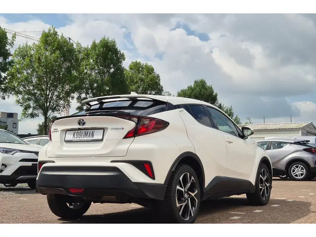 Toyota C-HR 1.8 Hybrid Dynamic 2021 Hybride Benzine 8