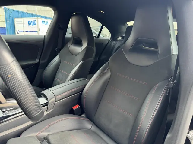 Mercedes-Benz CLA 180 AMG Sfeer / Camera 2021 Benzine 10