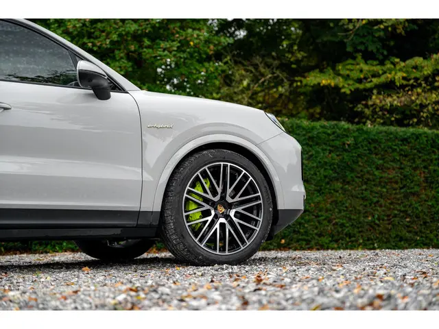 Porsche Cayenne 3.0 E-Hybrid 2024 Hybride Benzine 29