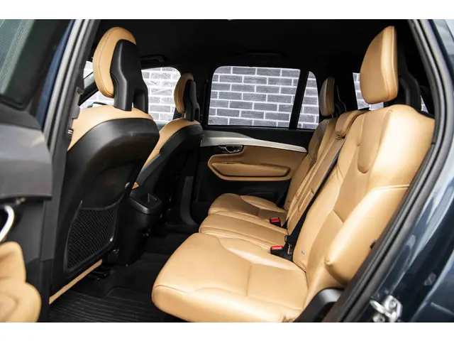 Volvo XC90 2.0 D4 90th Anniversary Edition 2018 Diesel 8