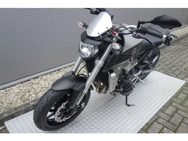 Yamaha MT 09 ABS 2014 Benzine 19