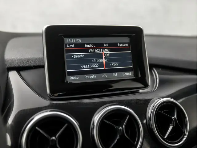 Mercedes-Benz B-Klasse 180 Prestige Sport 2014 Benzine 23
