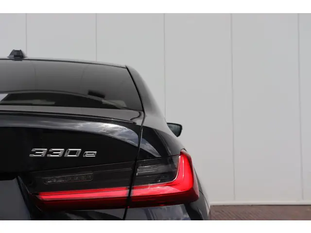 BMW 3 Serie 330e xDrive 2025 Hybride Benzine 9