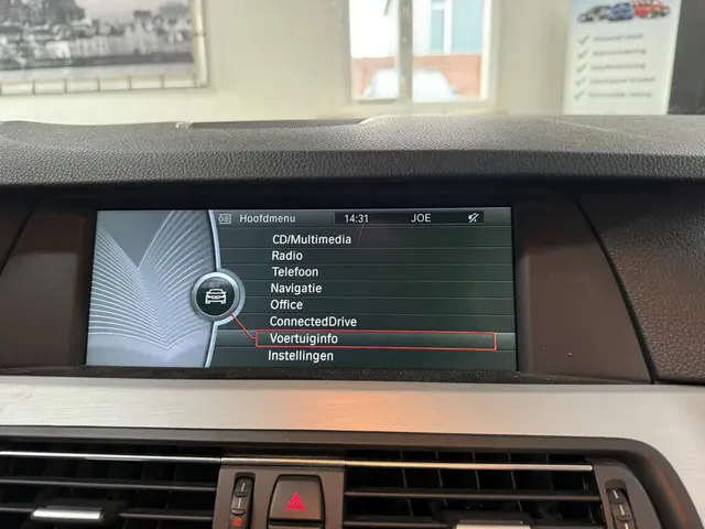 BMW 5 Serie 520i High Executive 2012 Benzine 18