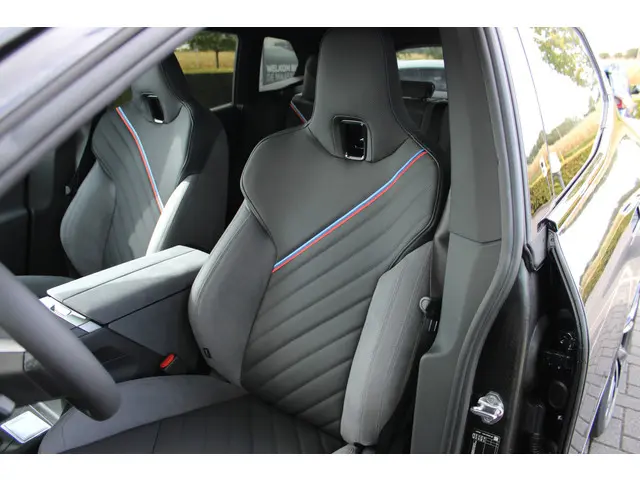 BMW iX xDrive45 M Sport 2025 Elektrisch 8