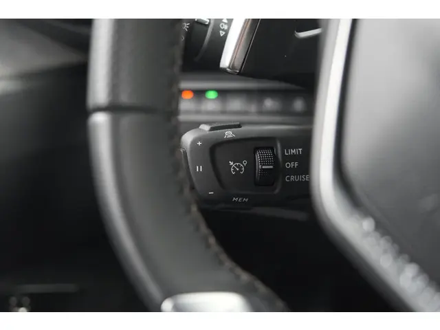 Peugeot 3008 HYbrid4 300 GT 2023 Hybride Benzine 47