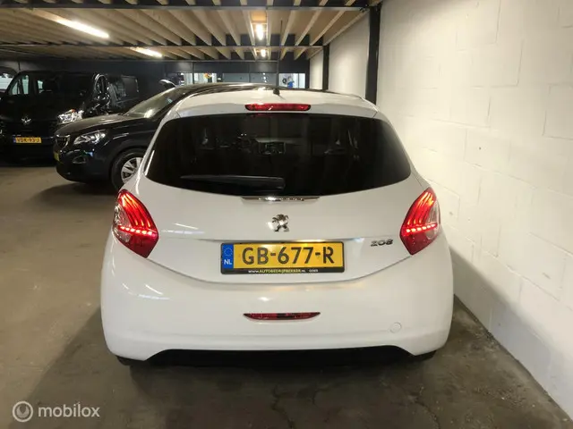 Peugeot 208 1.2 PureTech Blue Lease Premium 2015 Benzine 6