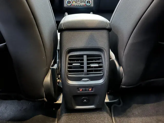 Ford Kuga 2.5 PHEV Titanium X 2024 Hybride Benzine 18