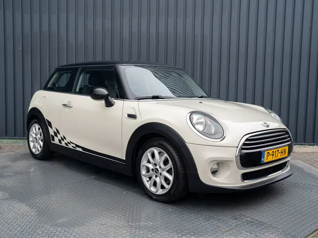 MINI Cooper Mini 1.5 Chili Serious Business 2016 Benzine 35