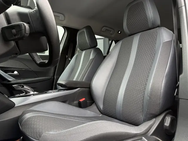 Peugeot e-2008 Aut. EV Allure 50kWh 2020 Elektrisch 11