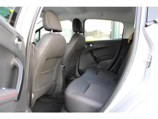 Peugeot 208 1.2 PureTech 110 Pk GT-line 2018 Benzine 10