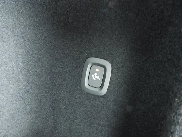 Volvo V60 2.0 B3 Essential Edition 2024 Benzine 34