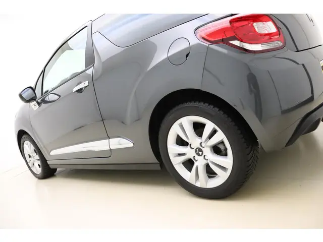 DS DS 3 1.2 PureTech 110pk So Red 2015 Benzine 16
