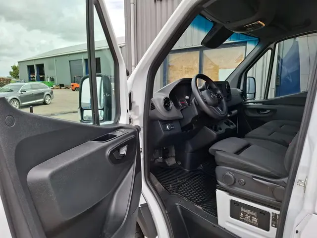 Mercedes-Benz Sprinter 315 1.9 CDI L4H3 RWD 2022 Diesel 18