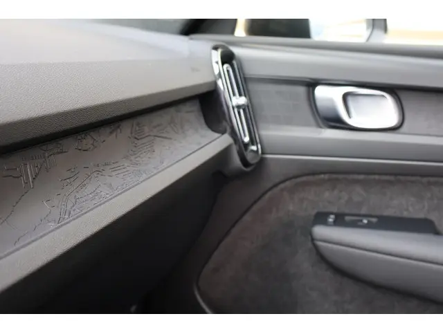 Volvo XC40 Recharge Core 70 kWh 2022 Elektrisch 19