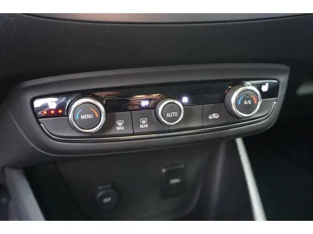 Opel Crossland X 1.2 Online Edition 2017 Benzine 12