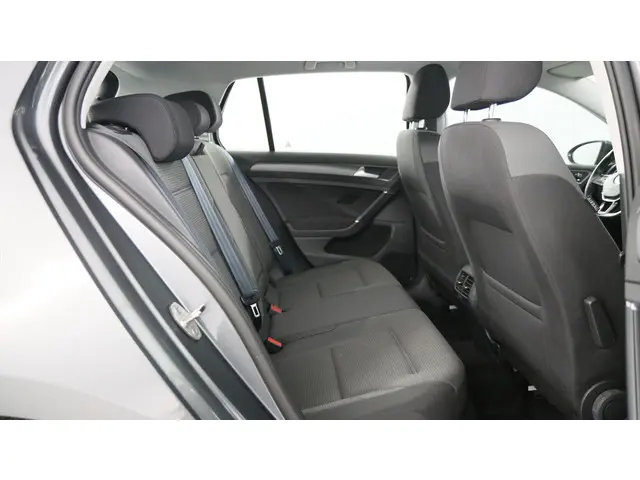 Volkswagen e-Golf 36kWh / 136pk E-DITION 2020 Elektrisch 37