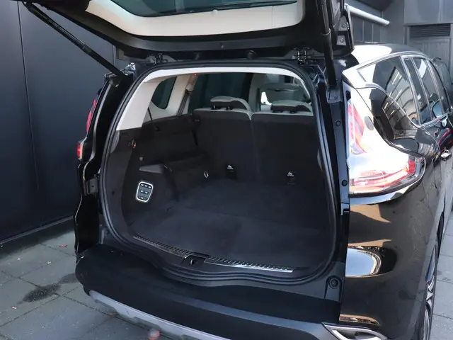 Renault Espace 1.6 dCi Initiale Paris 7p. 2018 Diesel 18