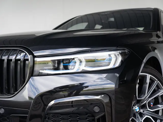 BMW 7 Serie 750Li xDrive 2022 Benzine 13
