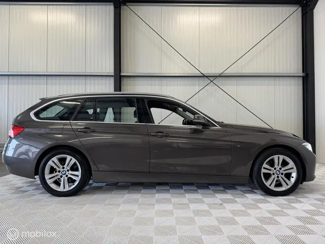 BMW 3 Serie Touring 316i Business 2013 Benzine 4