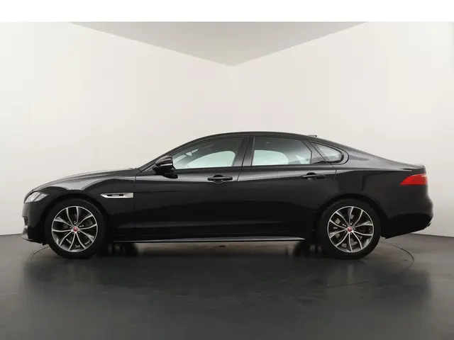 Jaguar XF 2.0d Portfolio 2018 Diesel 2