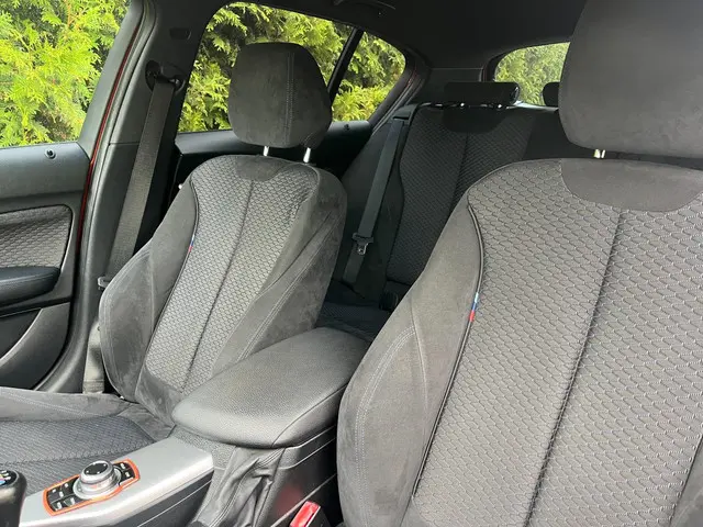 BMW 1 Serie 118i M Sport High Executive 2013 Benzine 32