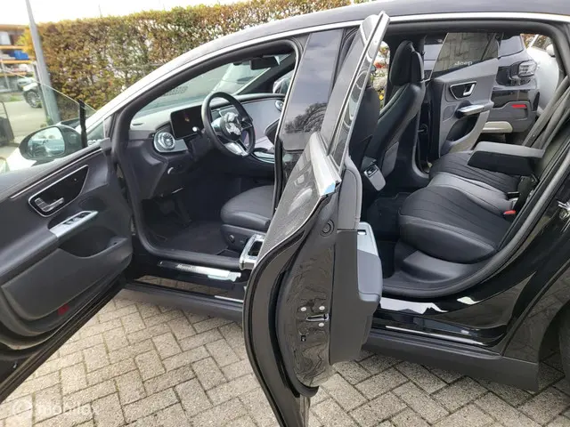 Mercedes-Benz EQE 300 AMG Line 89 kWh 2023 Elektrisch 12