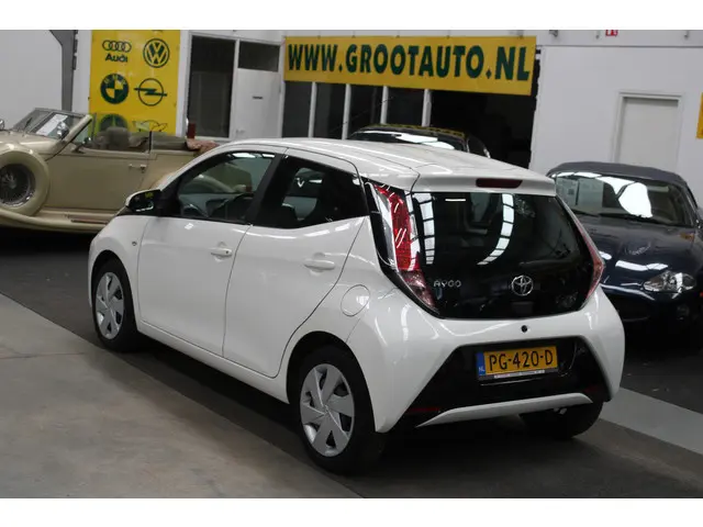 Toyota Aygo 1.0 VVT-i x-play 2017 Benzine 3