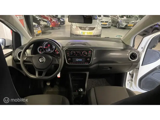 Volkswagen up! 1.0 BMT take up! 2018 Benzine 9
