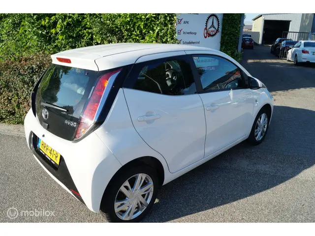 Toyota Aygo 1.0 VVT-i x-play 2016 Benzine 7