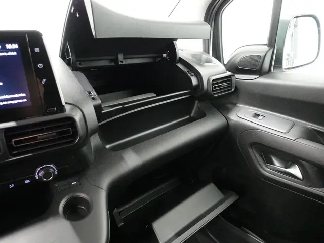 Opel Combo 130pk L1 Automaat 2023 Diesel 36