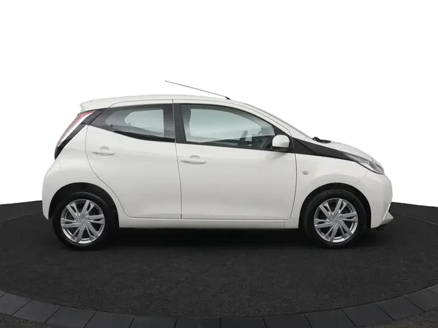 Toyota Aygo 1.0 VVT-i x-play 2015 Benzine 13
