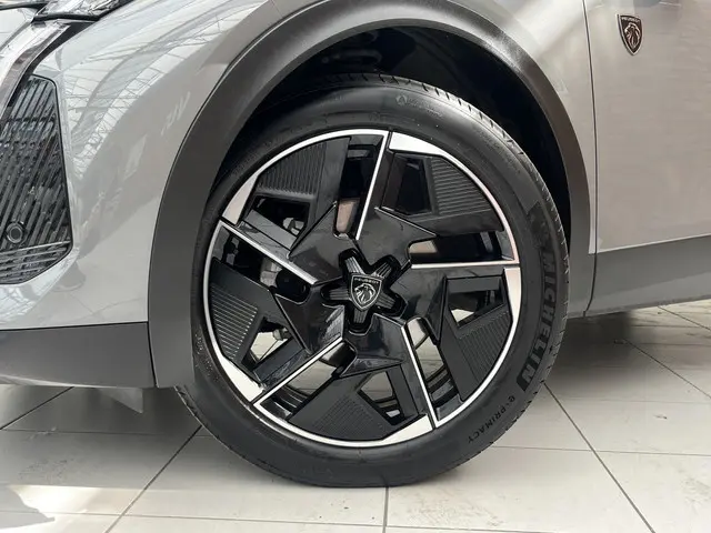 Peugeot 408 Hybrid 136 e-DCS6 GT 2024 Hybride Benzine 4