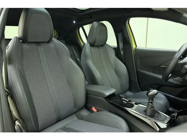 Peugeot 208 1.2 PureTech 100 GT 2024 Benzine 13