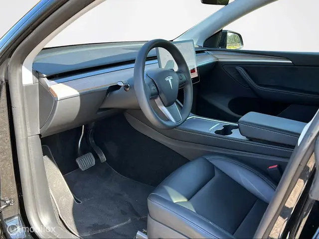 Tesla Model Y Long Range Dual Motor 2023 Elektrisch 8