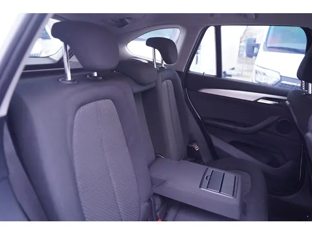 BMW X1 sDrive18i Edition 2019 Benzine 34