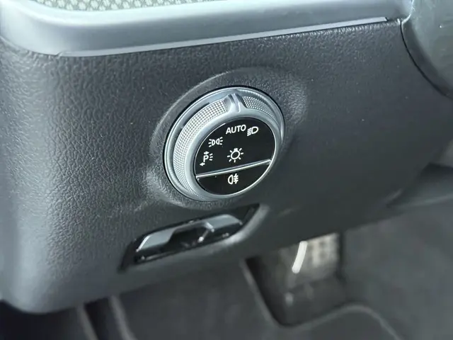 Mercedes-Benz C-Klasse 180 AMG Line 2024 Benzine 14