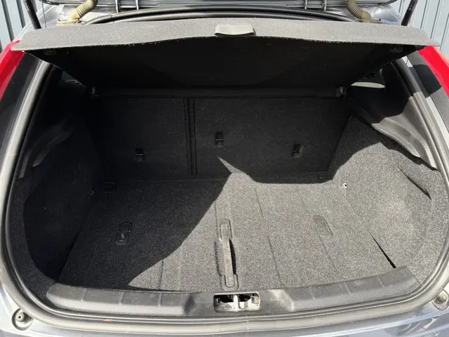 Volvo V40 1.5 T3 R-Design 2019 Benzine 12