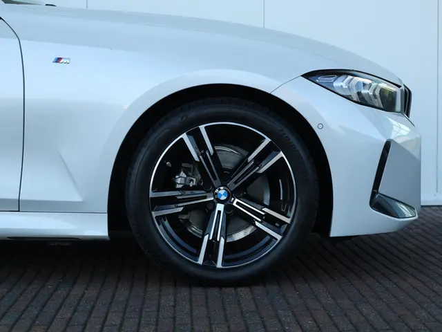 BMW 3 Serie Touring 318i 2025 Benzine 14