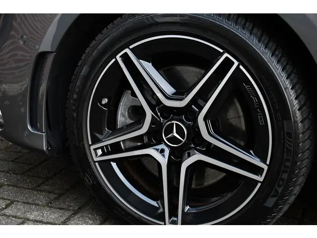 Mercedes-Benz A-Klasse 250 e AMG 2021 Hybride Benzine 43