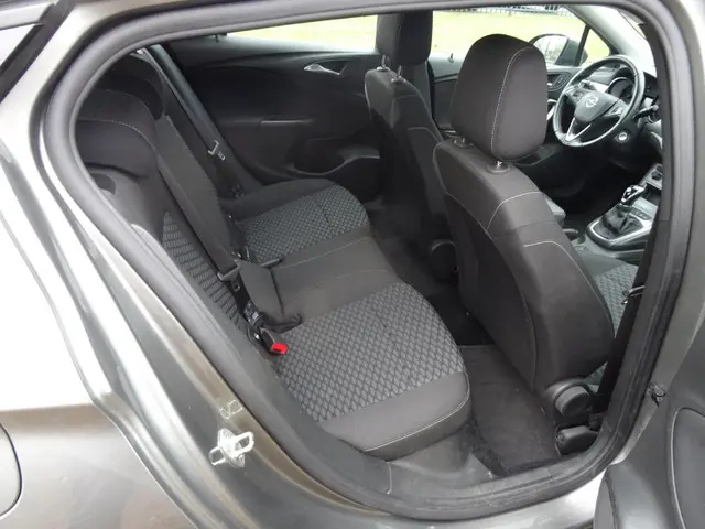 Opel Astra 1.2 Edition 2021 Benzine 12