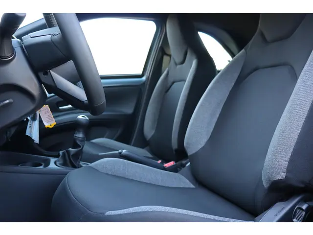 Toyota Aygo X 1.0 VVT-i MT Play 2025 Benzine 16